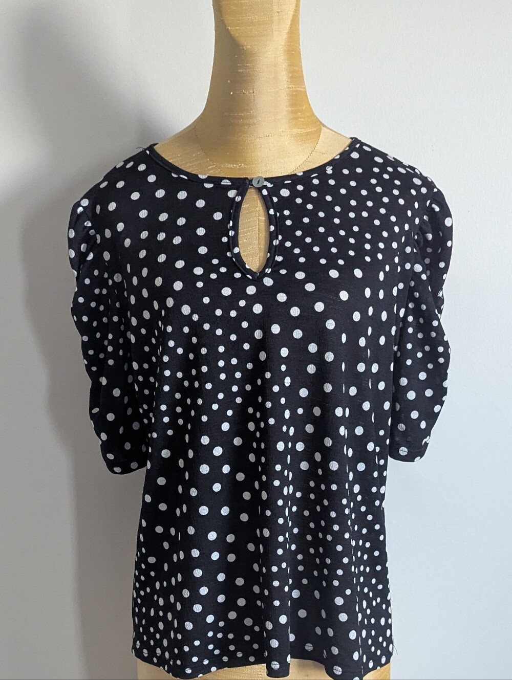 Kim & Cami Polka Dot Keyhole Women’s Top - Black & White Size S